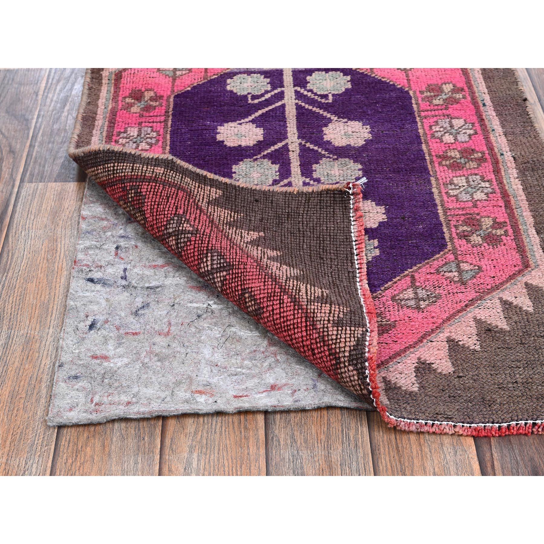 Bohème 2'x11' Punch Pink Vintage Northwest Persian Hand Knots Rugs Pure Wool Runner Rug en vente