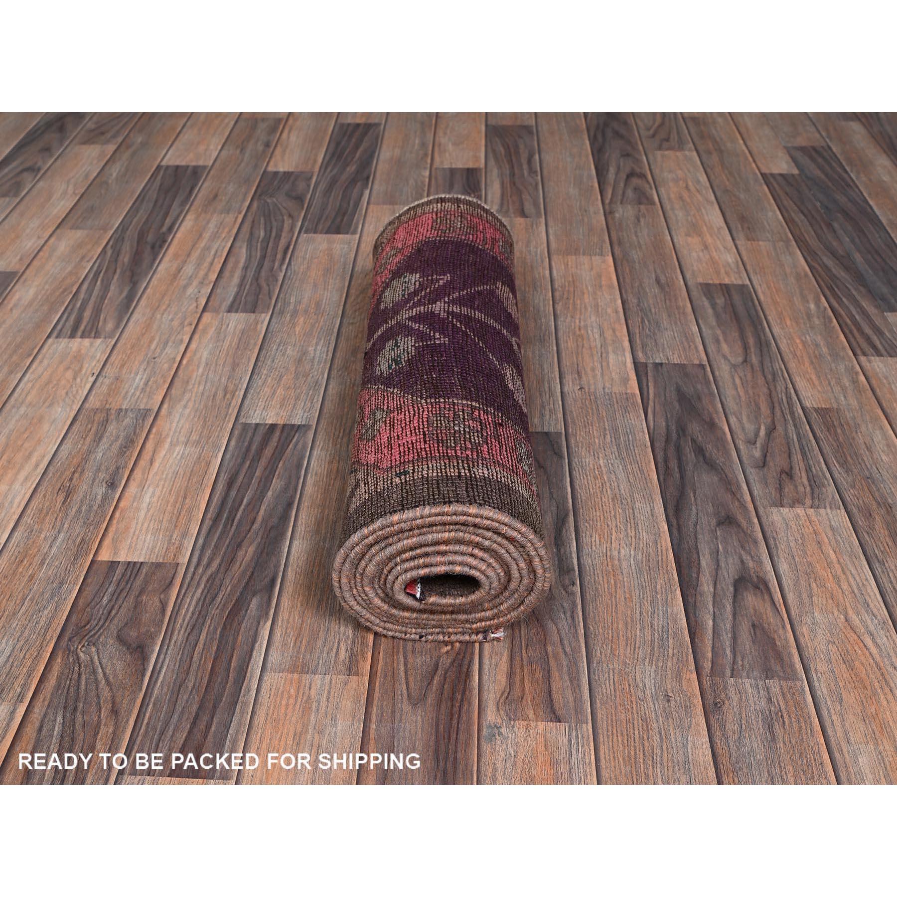 Noué à la main 2'x11' Punch Pink Vintage Northwest Persian Hand Knots Rugs Pure Wool Runner Rug en vente