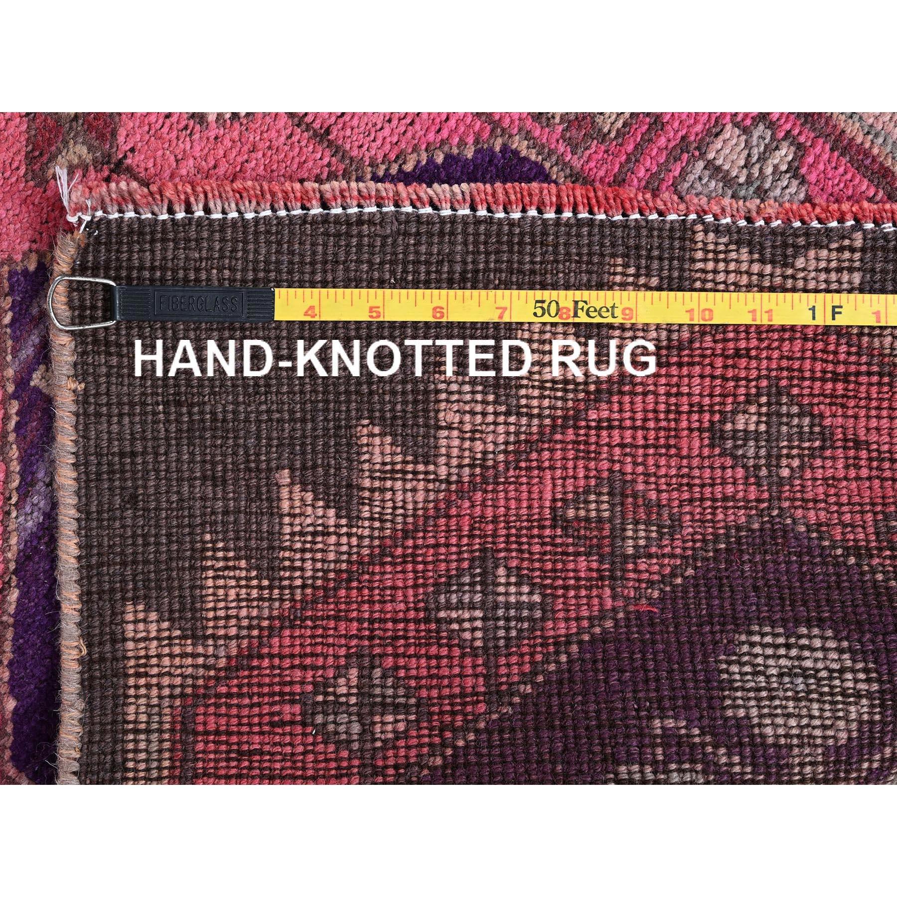 Milieu du XXe siècle 2'x11' Punch Pink Vintage Northwest Persian Hand Knots Rugs Pure Wool Runner Rug en vente