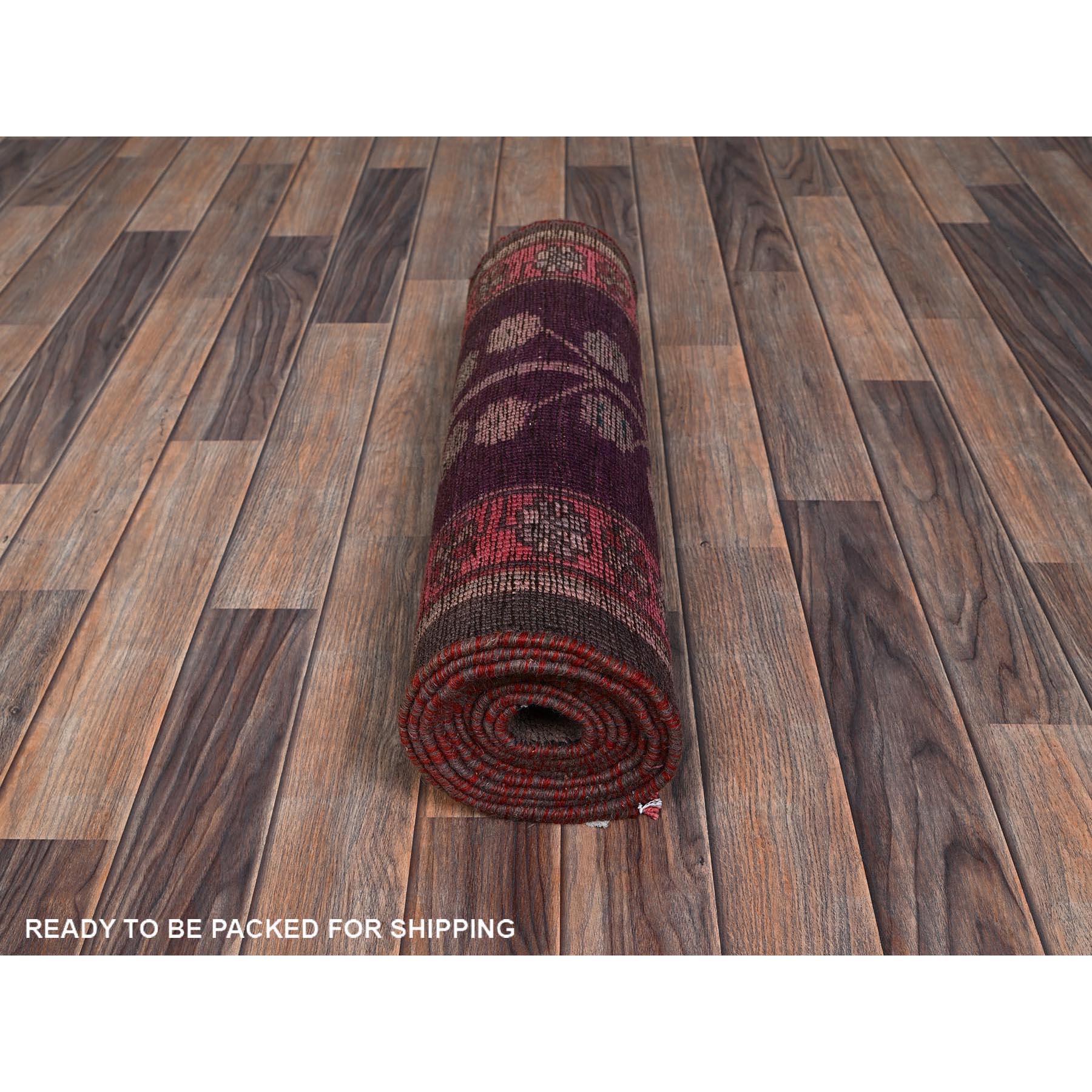 2'x11' Rosa Rouge Vintage Noroeste Persa Alfombra de Lana Pura Anudada a Mano en Excelente estado para la venta en Carlstadt, NJ
