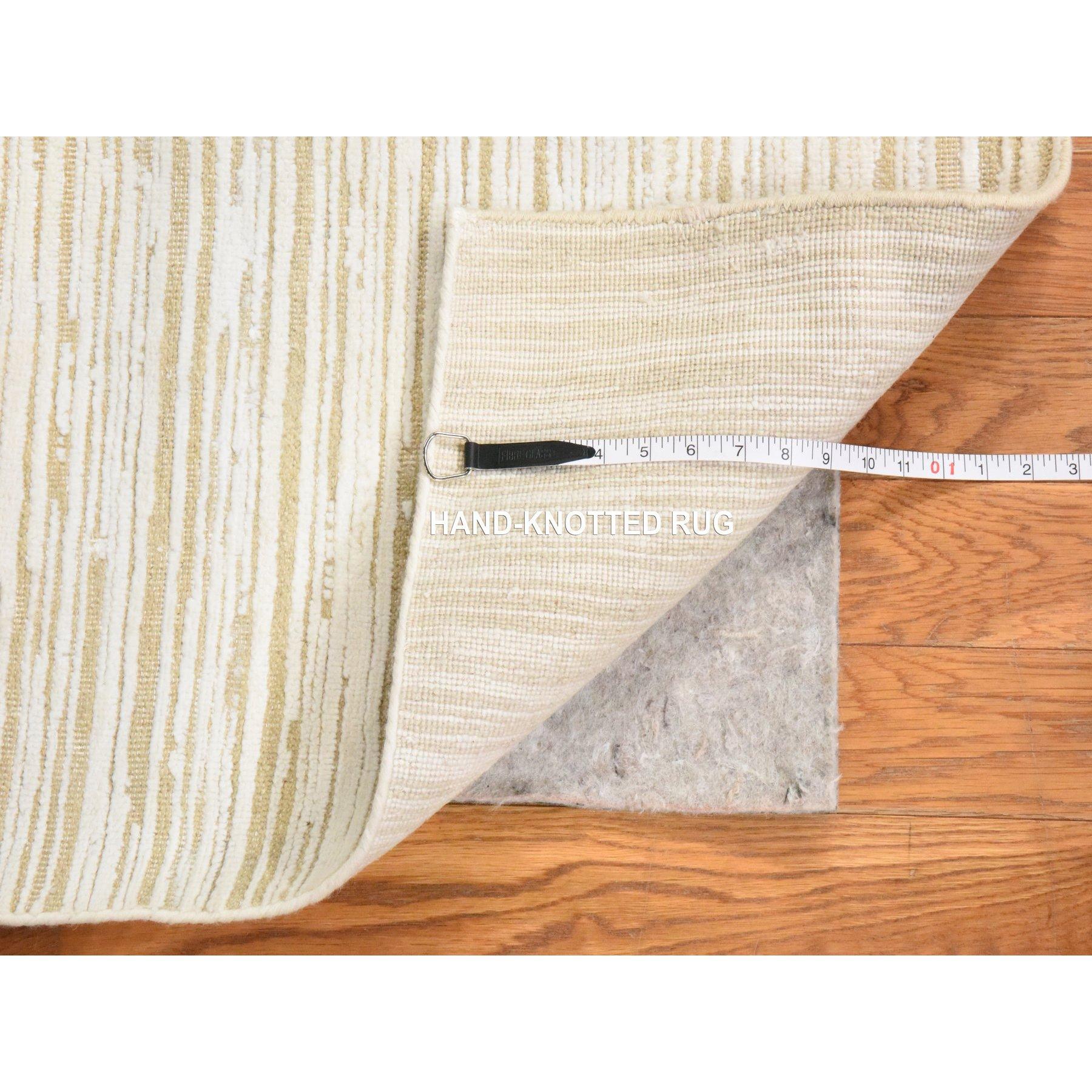 Annodato a mano 2'x12' Winter White 100% Lana ossidata e testurizzata annodata a mano Runner Rugs in vendita