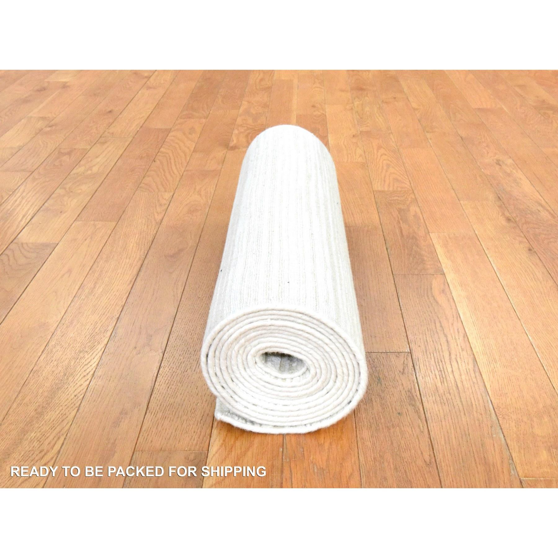 XXI secolo e contemporaneo 2'x12' Winter White 100% Lana ossidata e testurizzata annodata a mano Runner Rugs in vendita