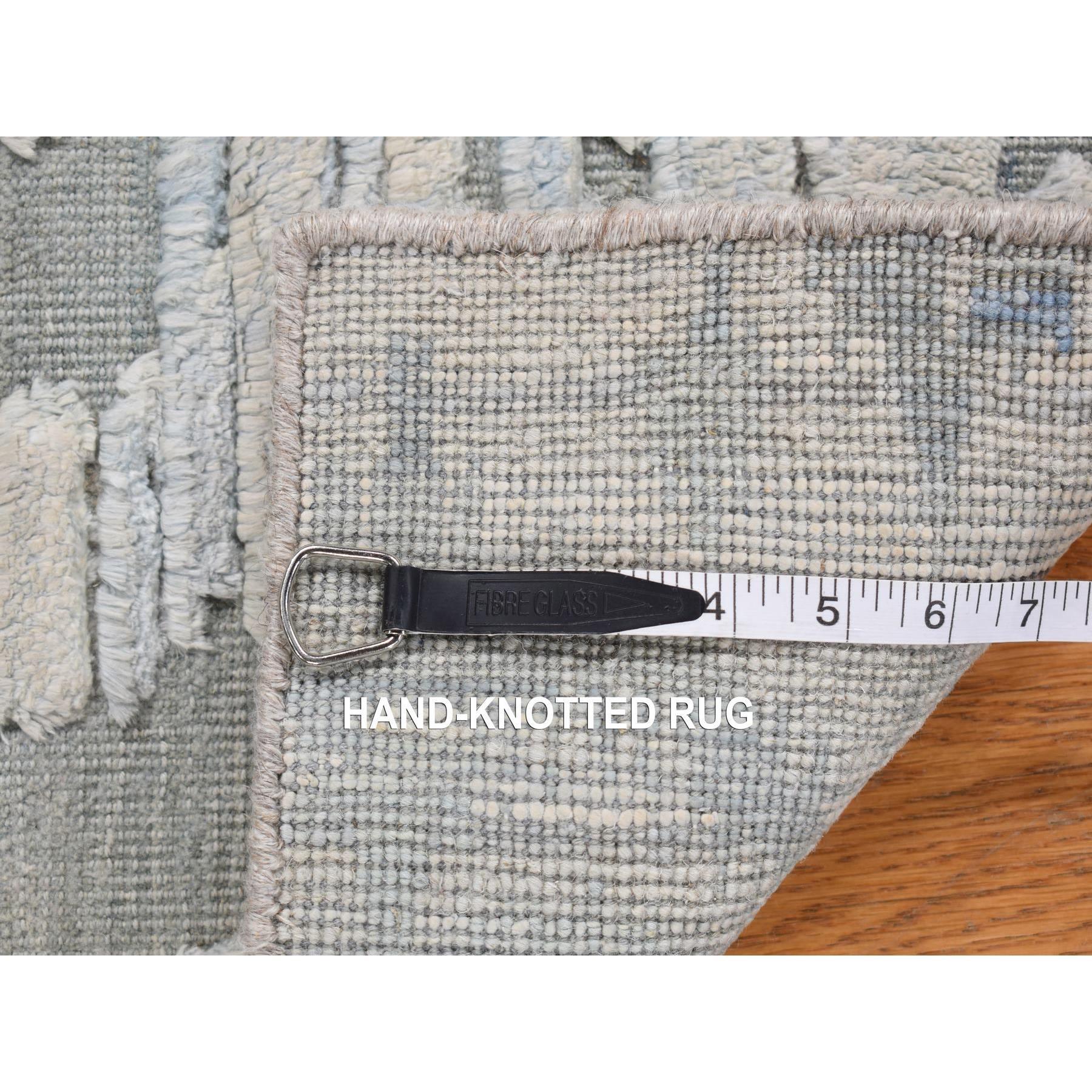 Noué à la main 2'x2' Chetwode Green, soie et laine, échantillon de tapis carré noué à la main en vente