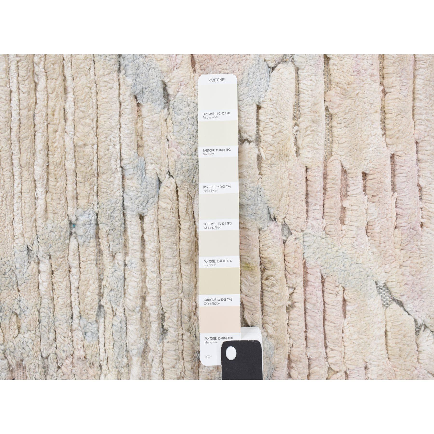 Modern 2'x2' Lace White, Sample Fragment, luxurious Plush, Pure Silk with Wool Rug For Sale