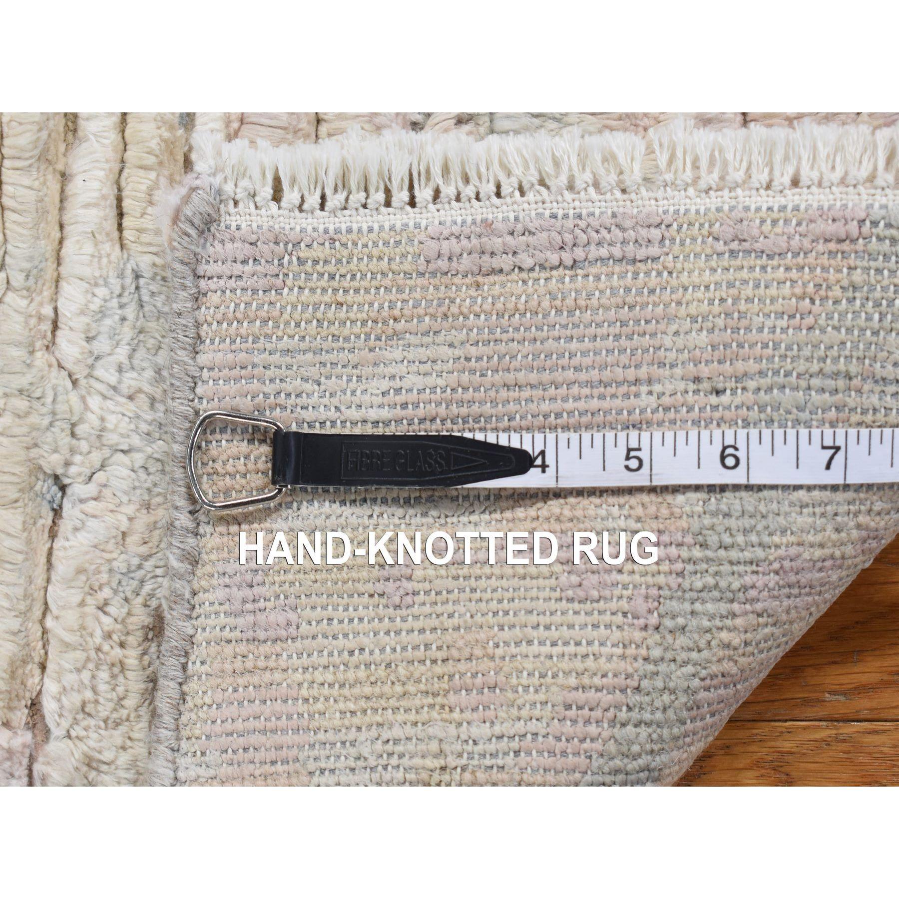 2'x2' Lace White, Sample Fragment, luxurious Plush, Pure Silk with Wool Rug In New Condition For Sale In Carlstadt, NJ