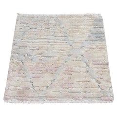 2'x2' Lace White, Sample Fragment, luxurious Plush, Pure Silk with Wool Rug