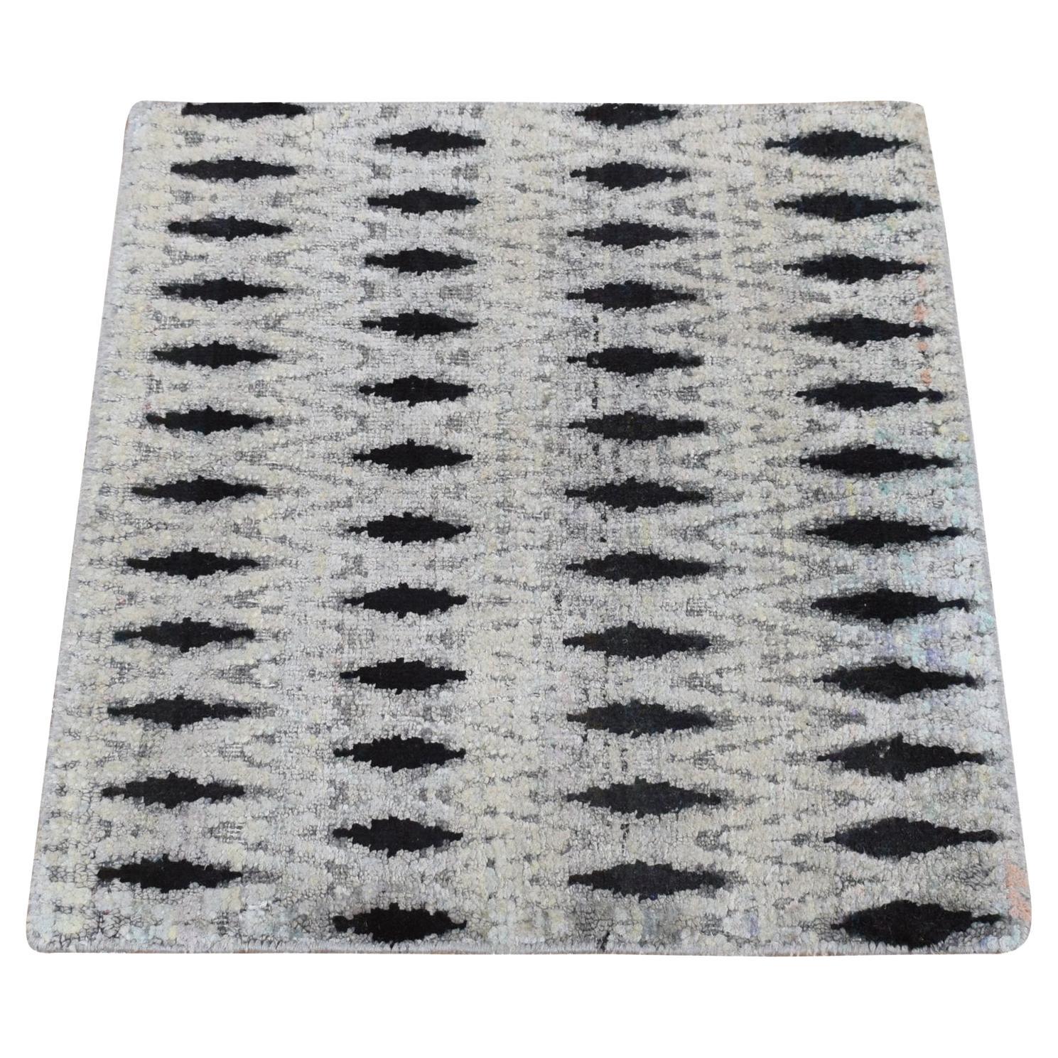2'x2' Medium Gray Modern Intricate Design Hand Knotted Wool and Silk Rug