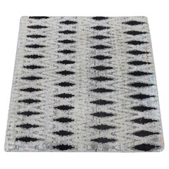 2'x2' Medium Gray Modern Intricate Design Hand Knotted Wool and Silk Rug