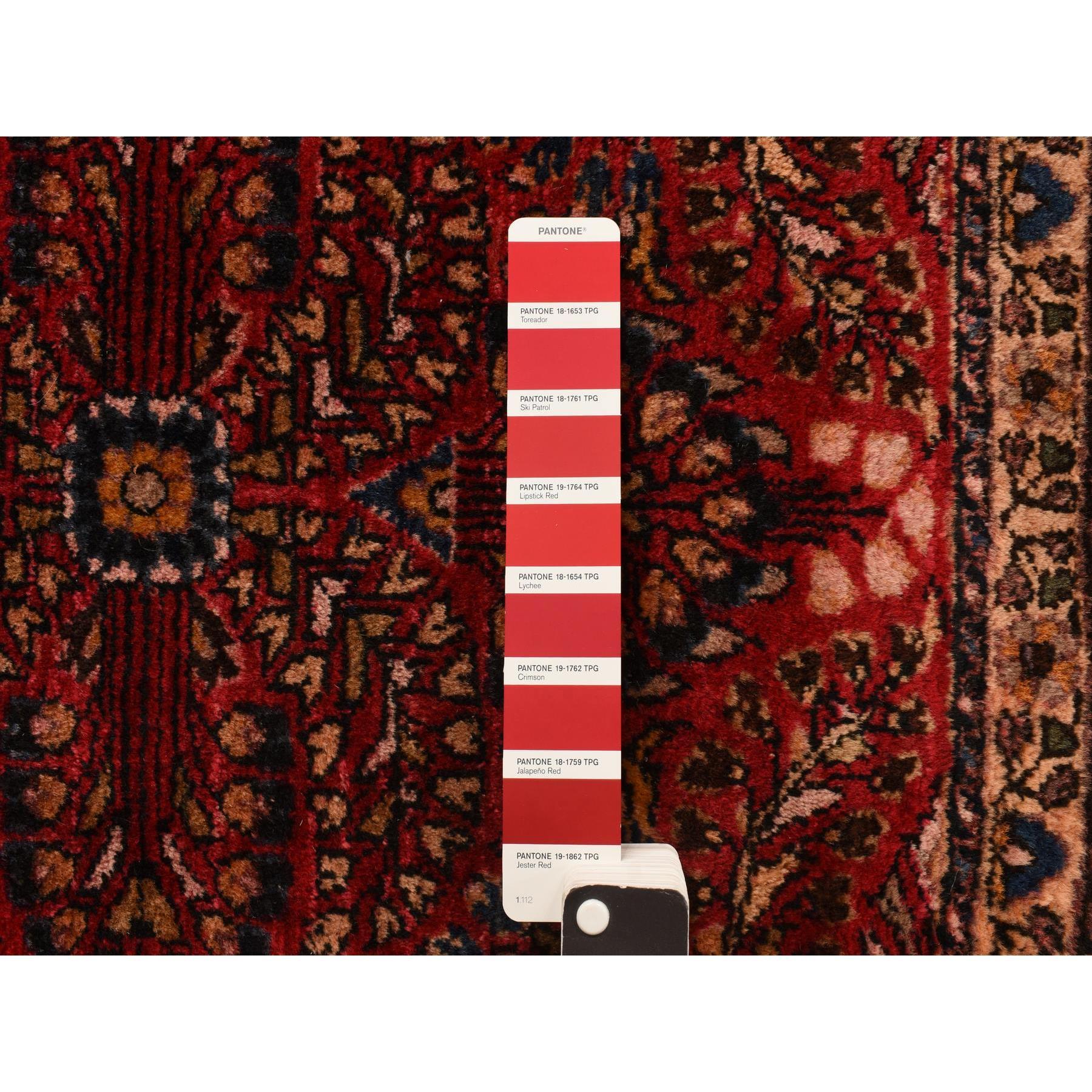 Alfombra Limpia de Pura Lana Anudada a Mano Persa Antigua Sarouk Rojo Jalapeno 2'x2'6 Medieval en venta