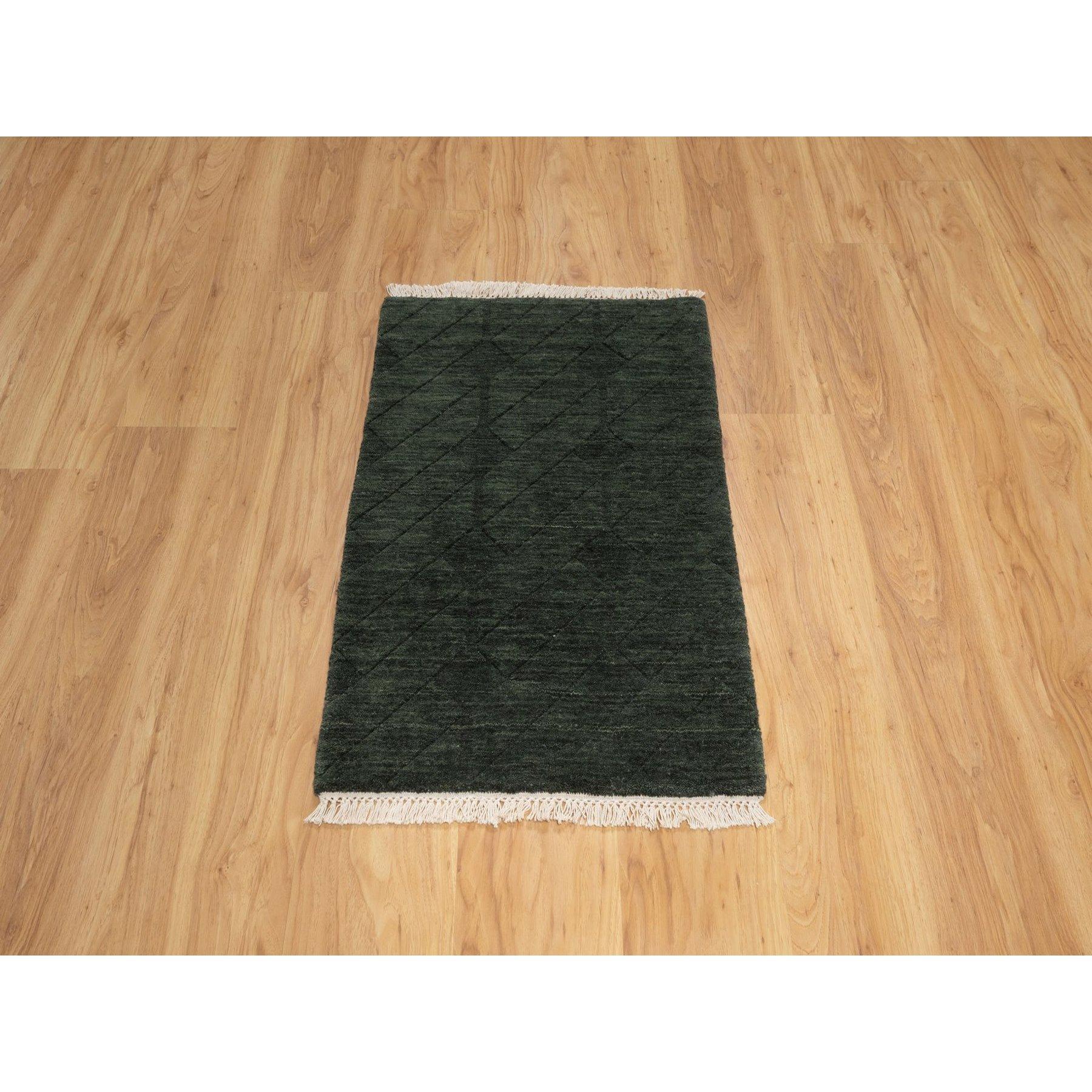 Seegrasgrün, Streifen Design, Handgeknüpft, Reine Wolle, Muster, Matte, Orientteppich
Primäre MATERIALIEN: Wolle
Latex: Kein Flor 
Höhe: 0,25 Zoll
Stil: AM Contemporary
Grundfarbe: Grün
Sekundärfarben: Keine
Muster: Orientalisch