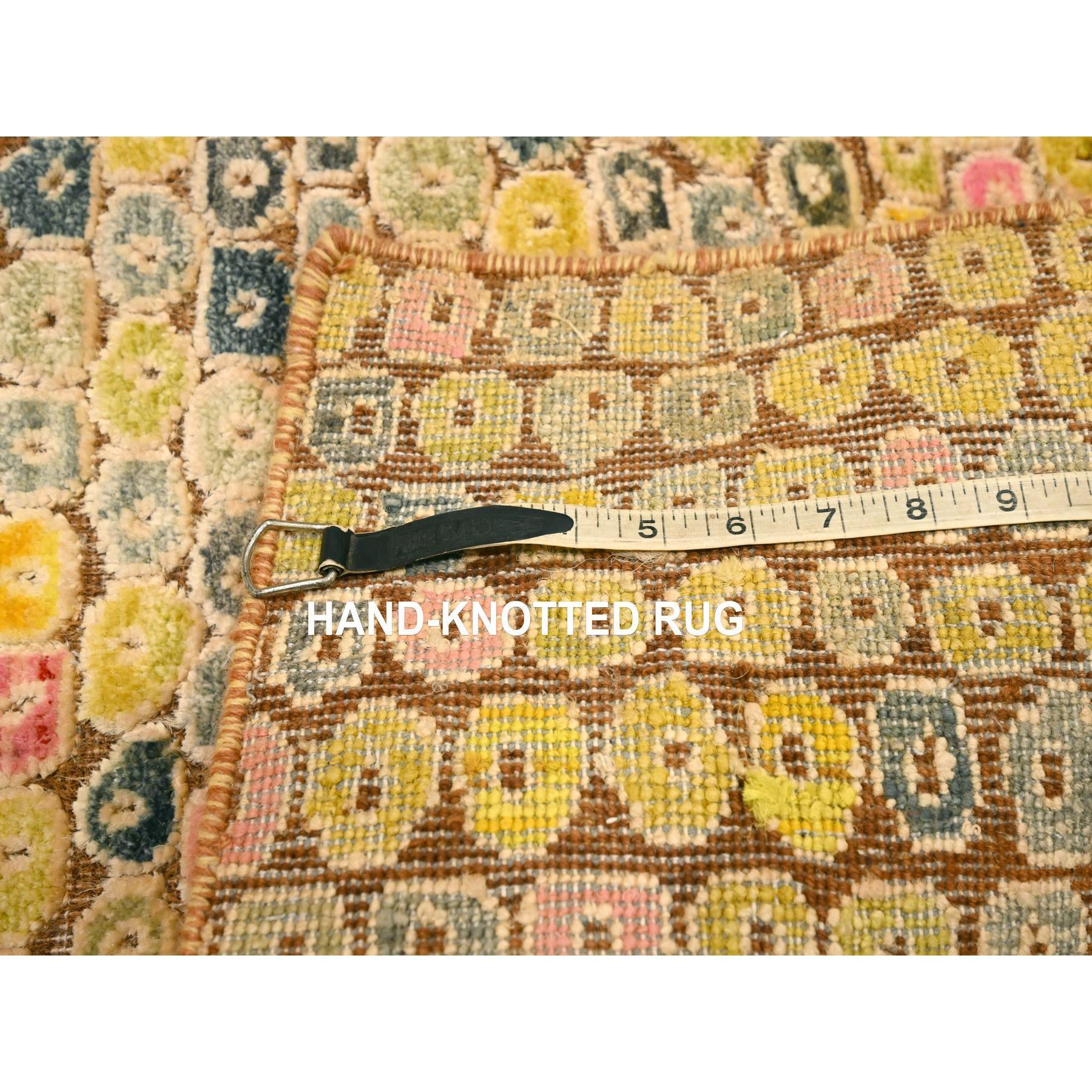 Indiano 2'x3' Ambra Oro THE BUTTONS Sari Seta Annodato a Mano Tappeto Campione Orientale in vendita