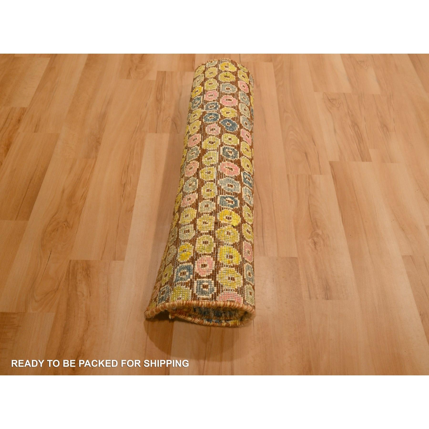Annodato a mano 2'x3' Ambra Oro THE BUTTONS Sari Seta Annodato a Mano Tappeto Campione Orientale in vendita