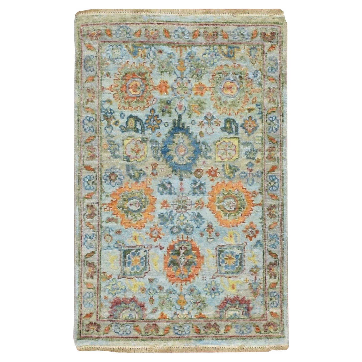 2
x3
 Baby Blue Sultanabad Reimagined Hand Knotted Pure Wool Mat Sample Rug im Angebot