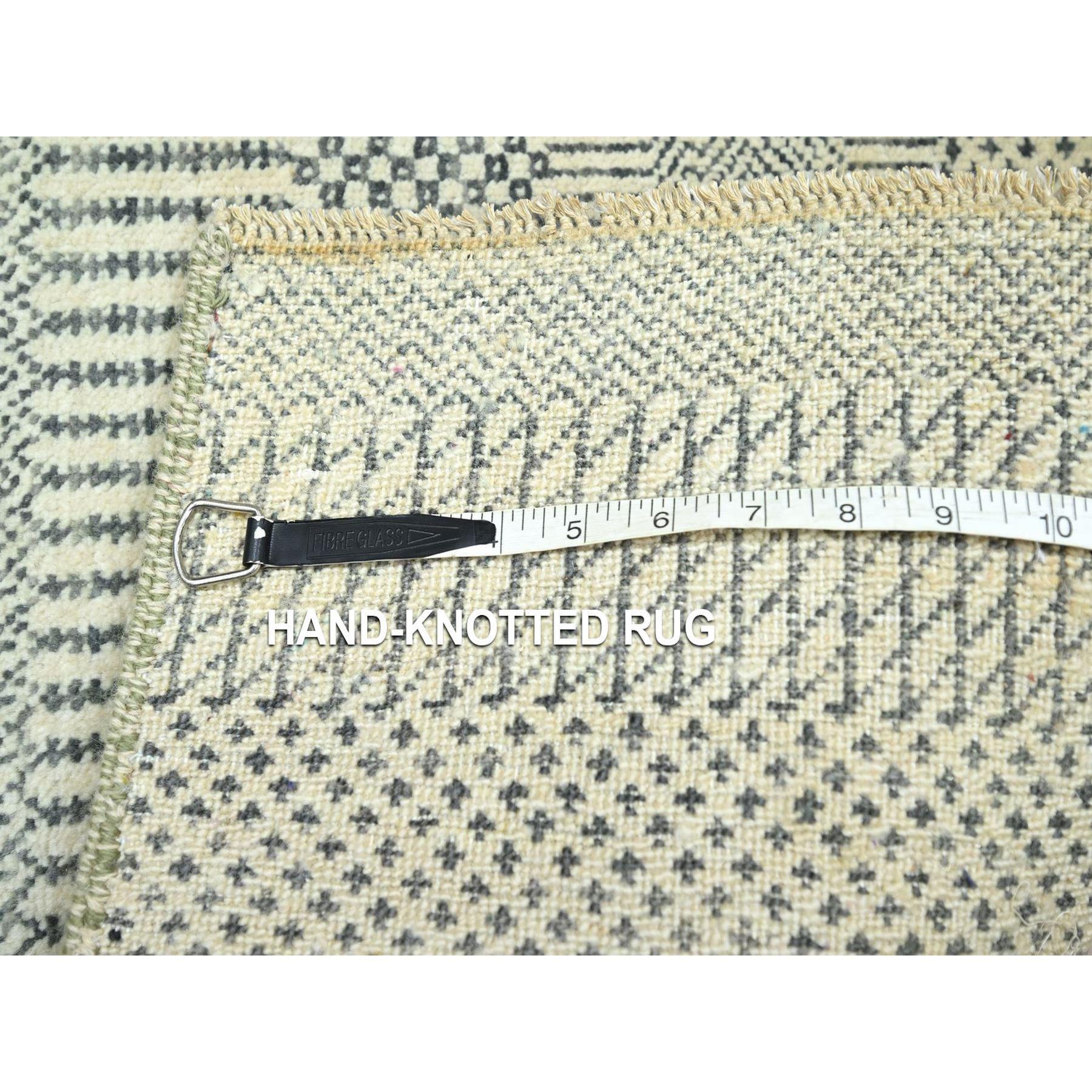 2'x3' Beige-Grau Handgeknüpftes Modernes Gras Design Wolle mit Seide Kleiner Teppich im Zustand „Neu“ im Angebot in Carlstadt, NJ