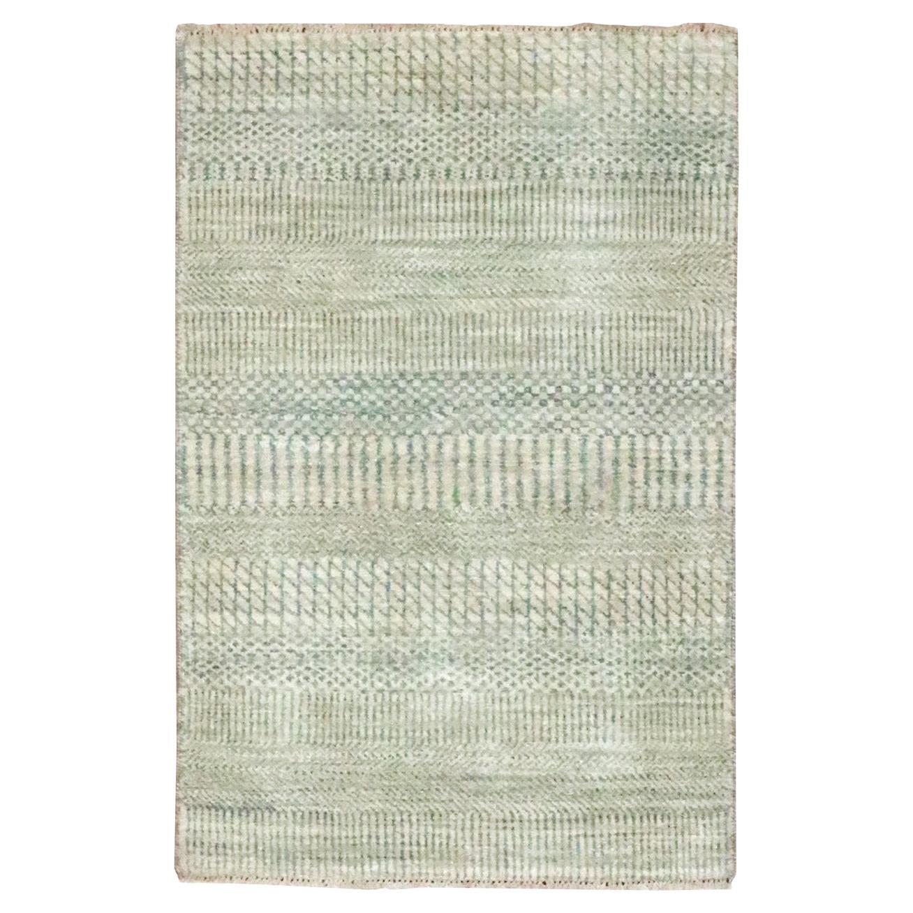 2'x3' Beige-Gray Hand Knotted Modern Grass Design Wool with Silk Small Rug