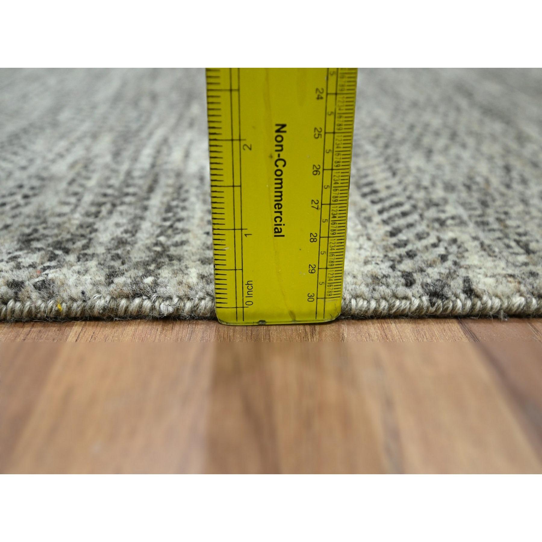 2'x3' Beige Modern Grass Design Handgeknüpft Undyed Natural Wool Matte Teppich (Moderne) im Angebot