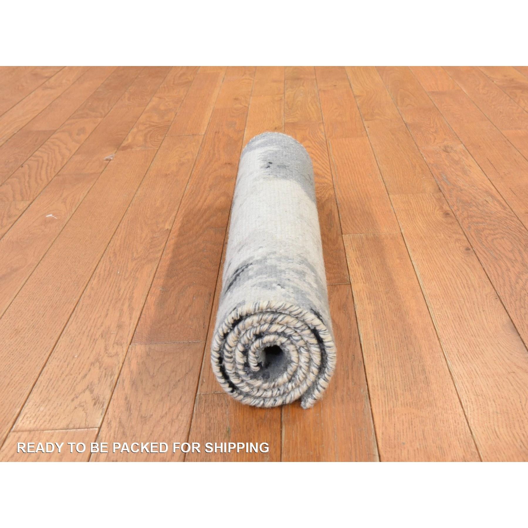 2'x3' Schwarz mit Elfenbein handgeknüpftes abstraktes Design Wolle und Seide Musterteppich im Zustand „Neu“ im Angebot in Carlstadt, NJ