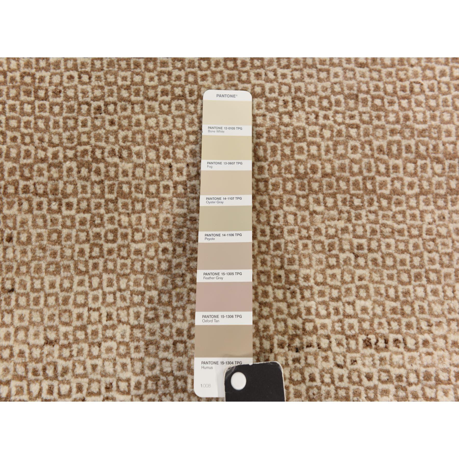 2'x3' Bone White Dot Design Sample Pure Alpaca Unmixed Wool Hand Knotted Rug (Moderne) im Angebot