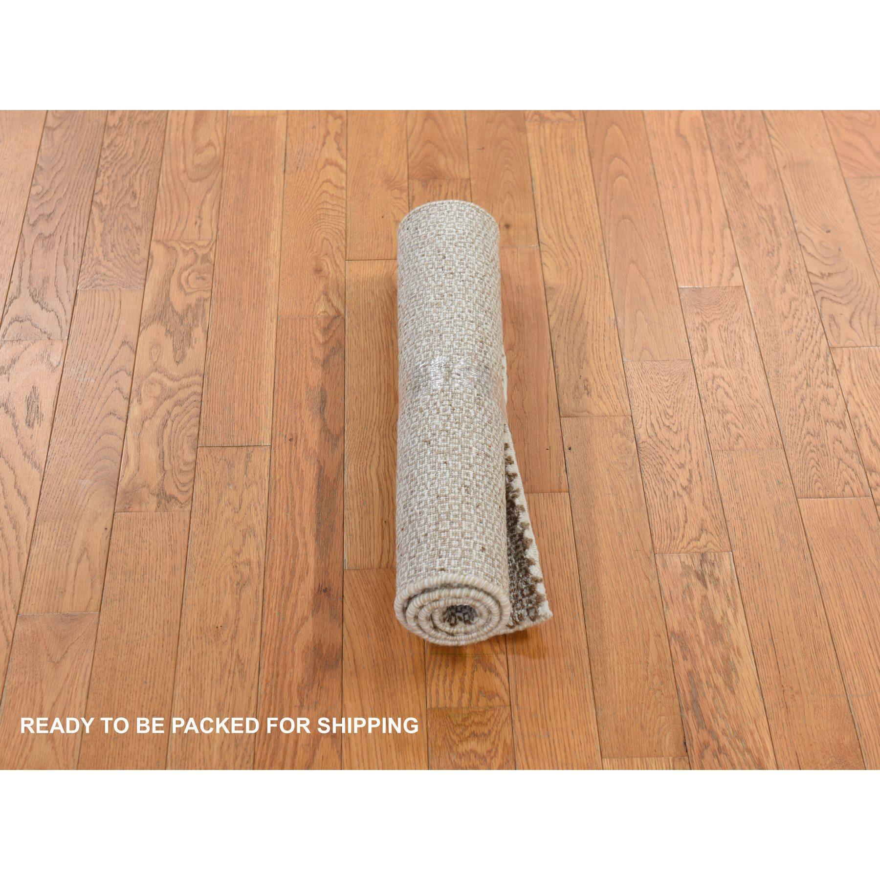 2'x3' Bone White Dot Design Sample Pure Alpaca Unmixed Wool Hand Knotted Rug (Indisch) im Angebot