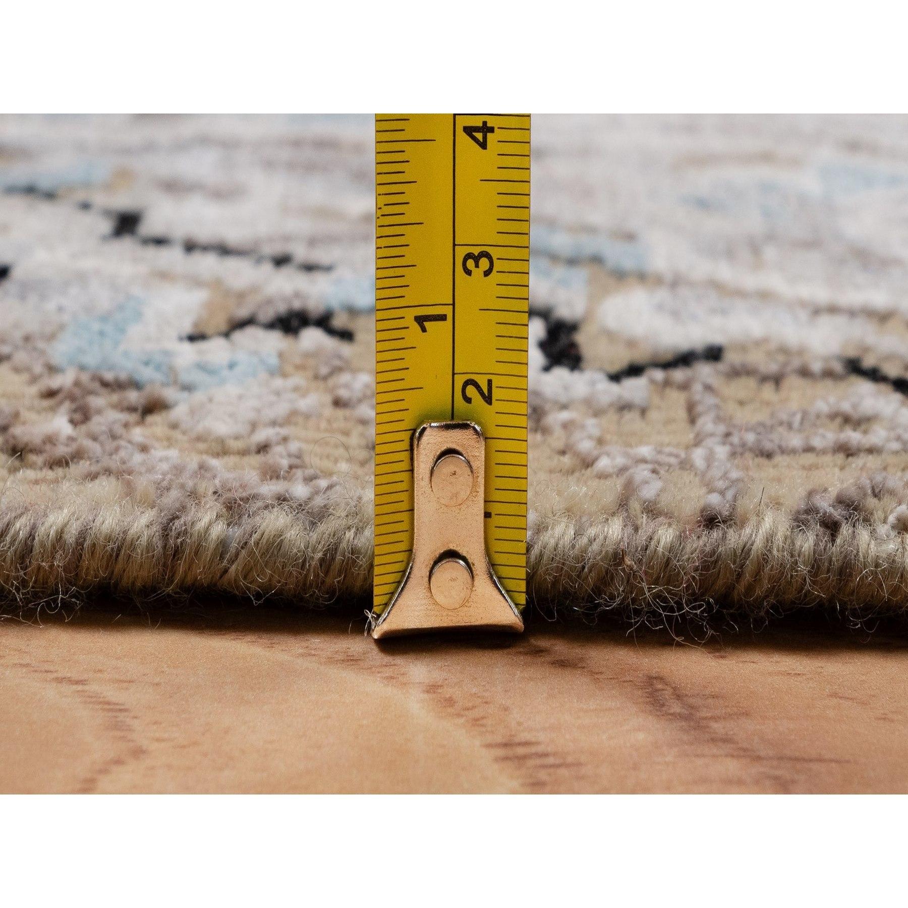 2'x3' Alfombra anudada a mano de lana y seda marrón The Maharaja Lion Novelty Siglo XXI y contemporáneo en venta