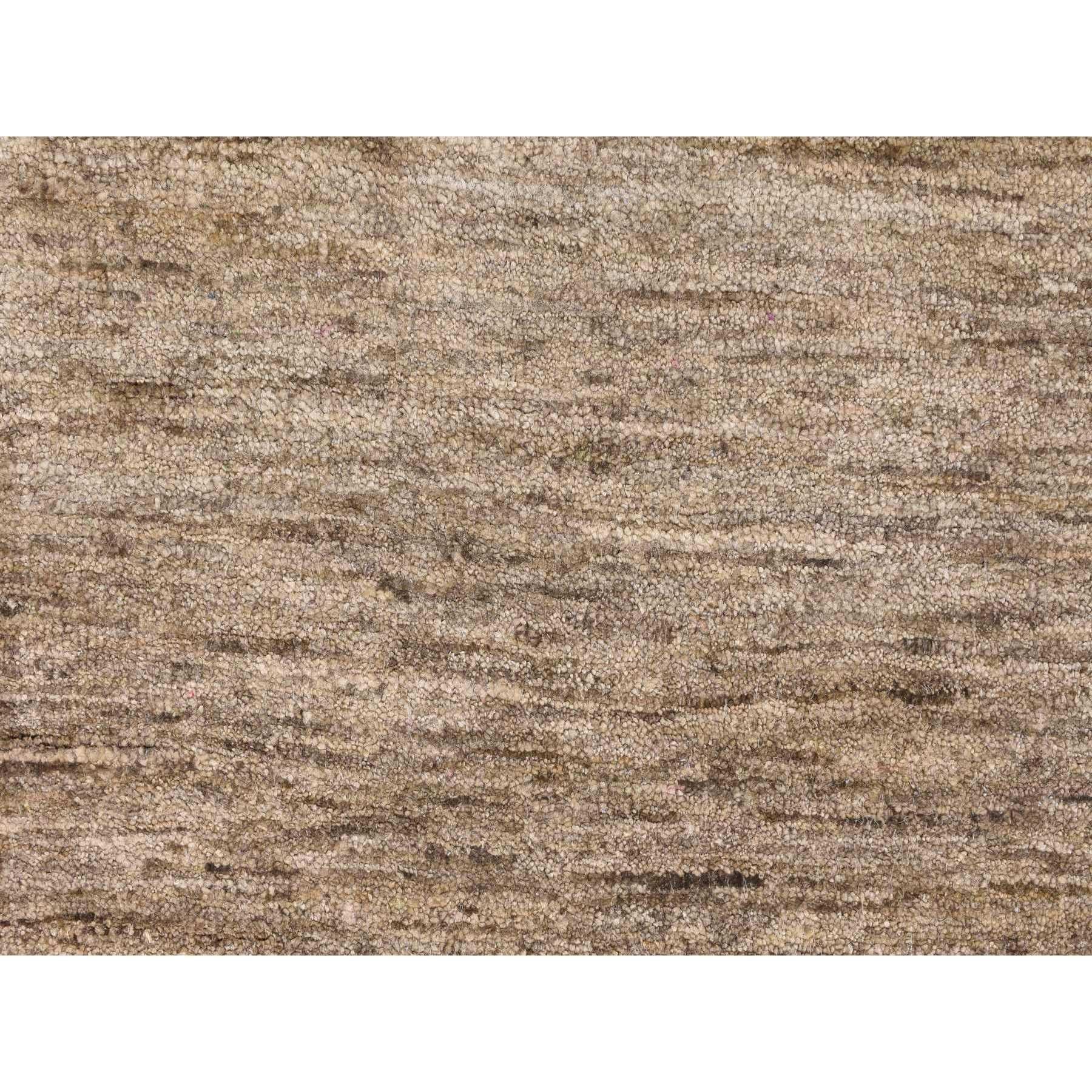 Moderno 2'x3' Cashmere Brown Pure Sari Silk Hand Knotted Plain Solid Design Rugs in vendita