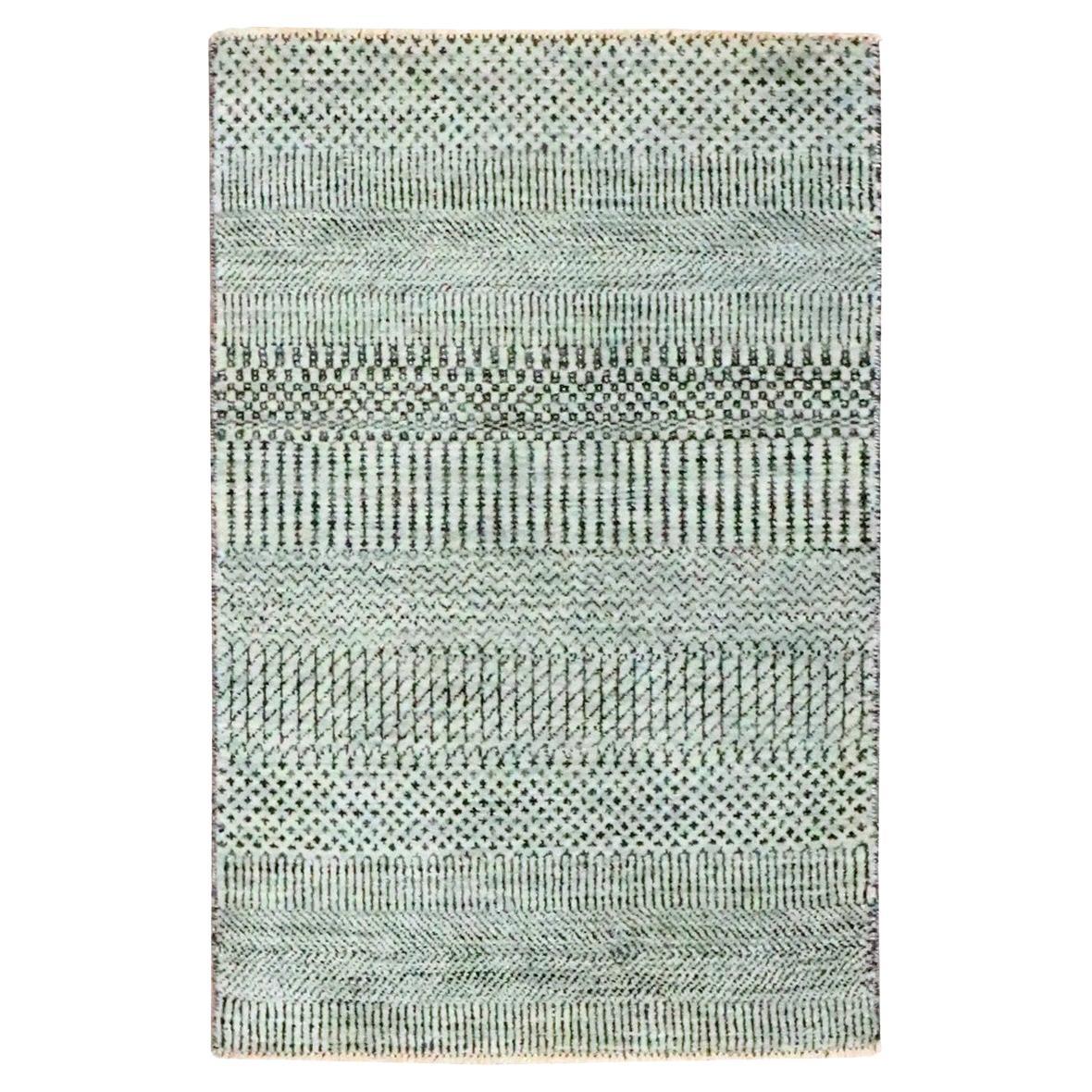 2'x3' Cloud Gray Modern Grass Design Hand Knotted Wool with Silk Rug For Sale
