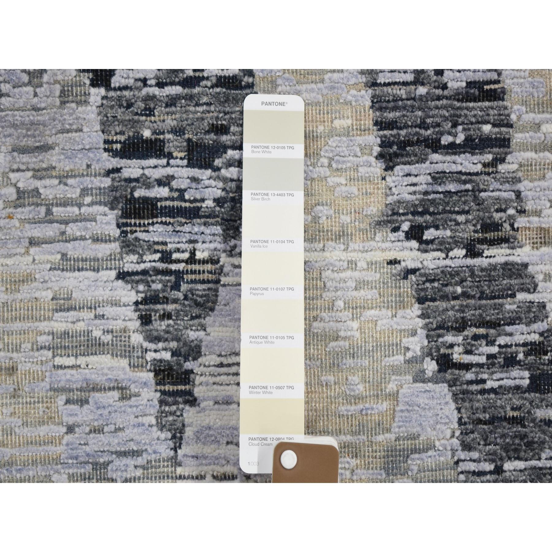 Moderne 2'x3' CURTAINS DIMENSIONAL Soie grise avec laine texturée Tapis noué à la main en vente