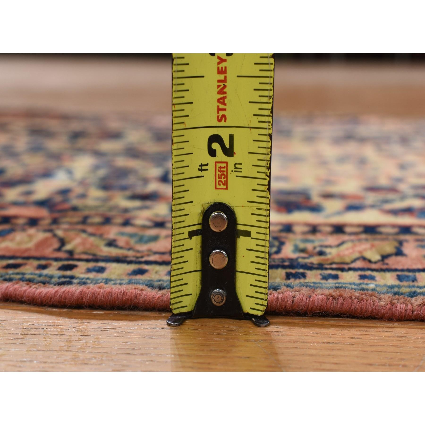 2'x3' Verblasster Gold Antiker Mohojaran Sarouk Mat Handgeknüpfter orientalischer Teppich aus aller Wolle im Zustand „Hervorragend“ im Angebot in Carlstadt, NJ