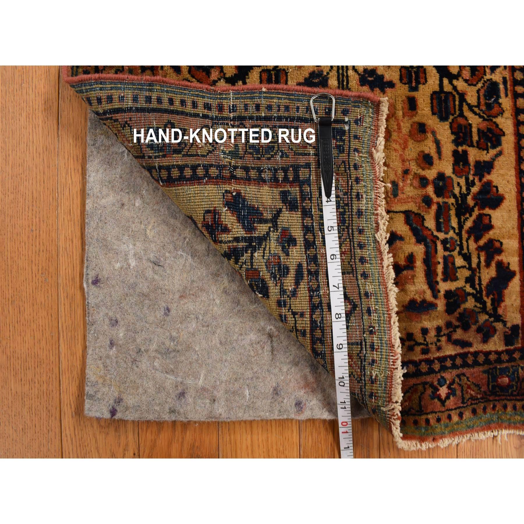 2'x3' Verblasster Gold Antiker Mohojaran Sarouk Mat Handgeknüpfter orientalischer Teppich aus aller Wolle (Frühes 20. Jahrhundert) im Angebot