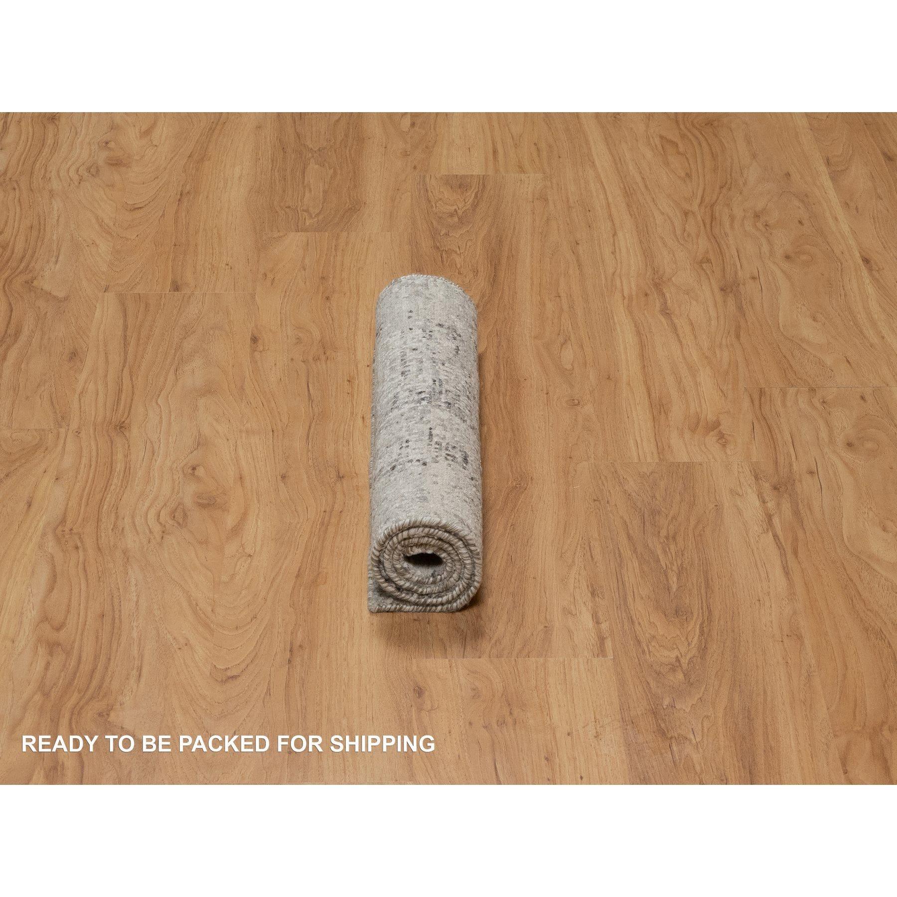 2'x3' Fossil Gray Undyed Natural Wool Hand Knotted Modern Design Rugs (Tappeto grigio fossile non colorato in lana naturale) In condizioni Nuovo in vendita a Carlstadt, NJ