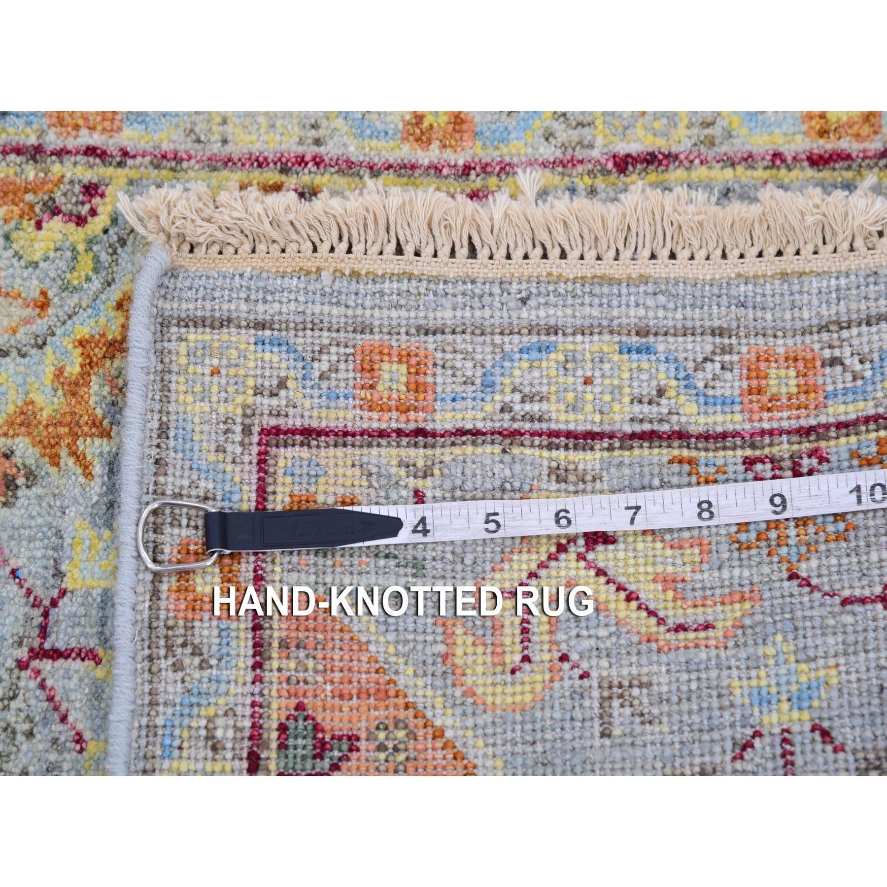 Indien 2'x3' Gris 100% laine noué à la main Sultanabad Reimagined Mat Tapis d'Orient en vente