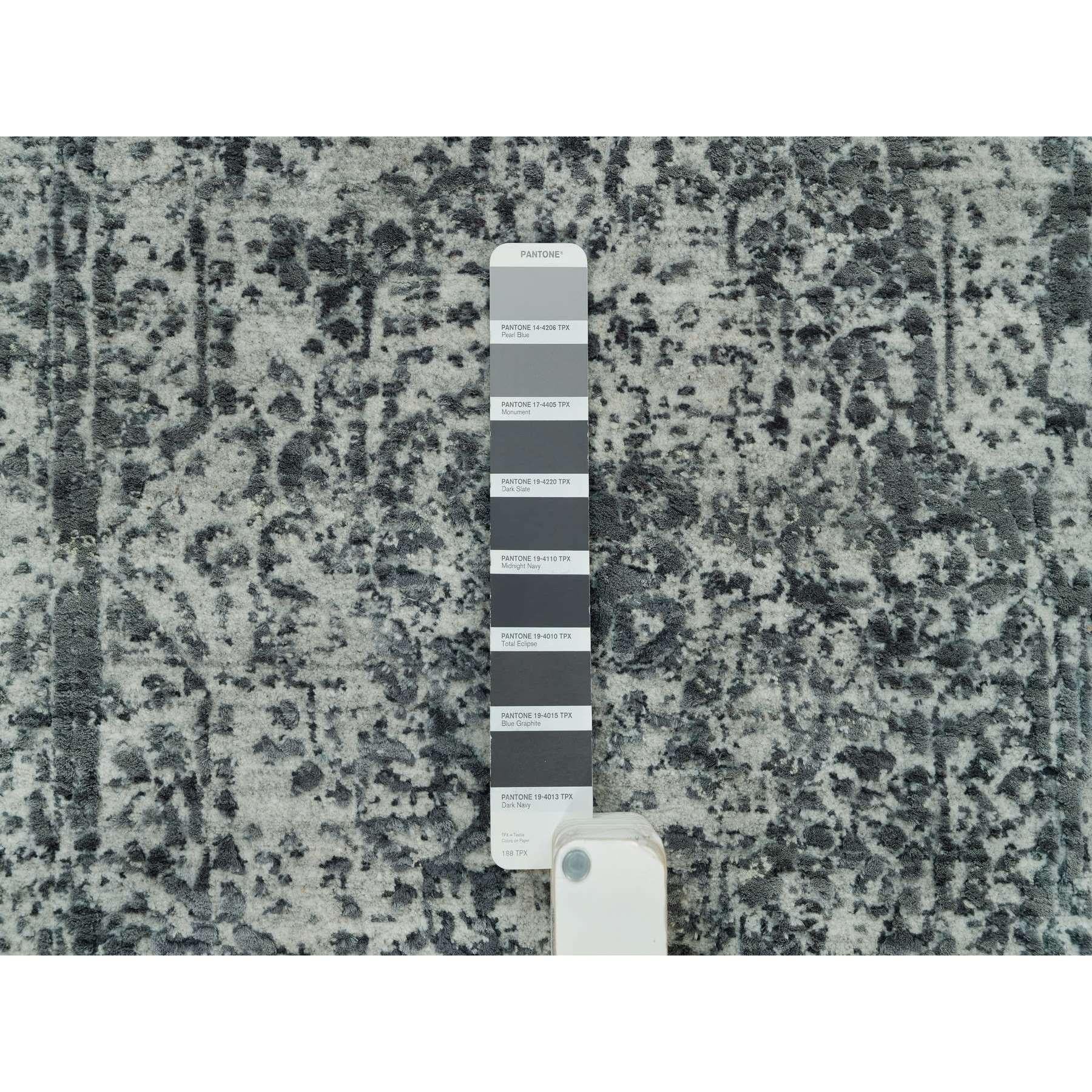 2'x3' Grau Broken Zoroastrian Hand Knotted Design Wolle und Seide Matte Teppich (Indisch) im Angebot