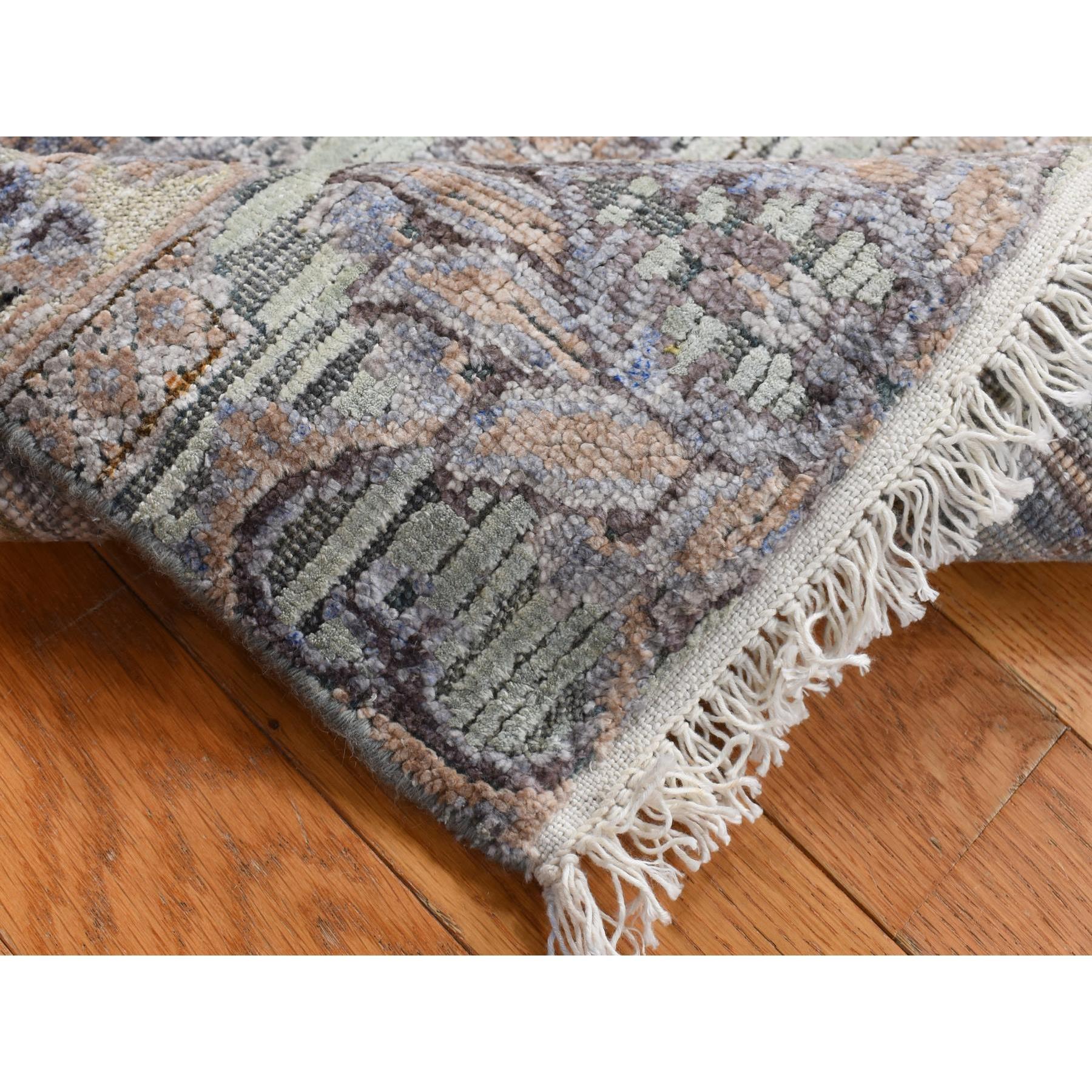 2'x3' Alfombra oriental anudada a mano de seda y lana texturizada con diseño mogol gris Indio en venta