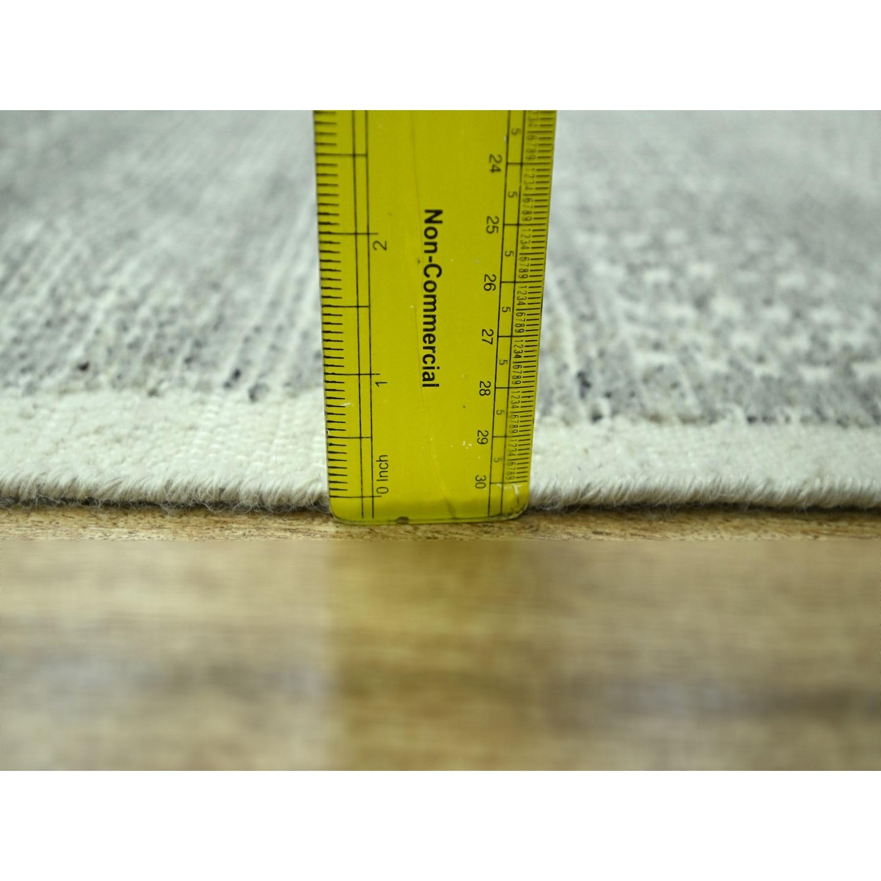 2'x3' Grau oxidiert und Distressed Gras Design handgeknüpft Wolle Small Teppich (Moderne) im Angebot