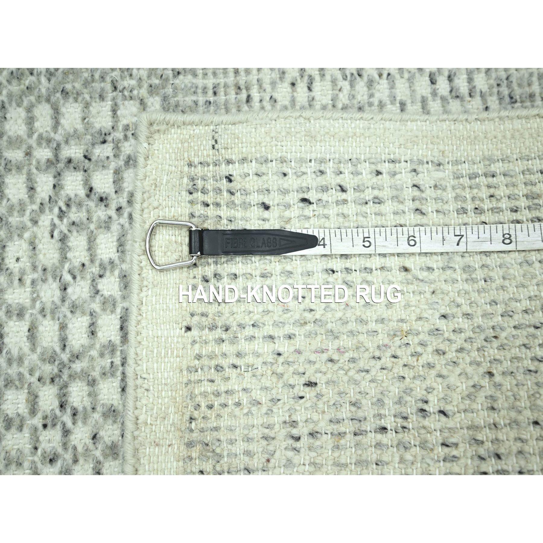 2'x3' Grau oxidiert und Distressed Gras Design handgeknüpft Wolle Small Teppich (Indisch) im Angebot