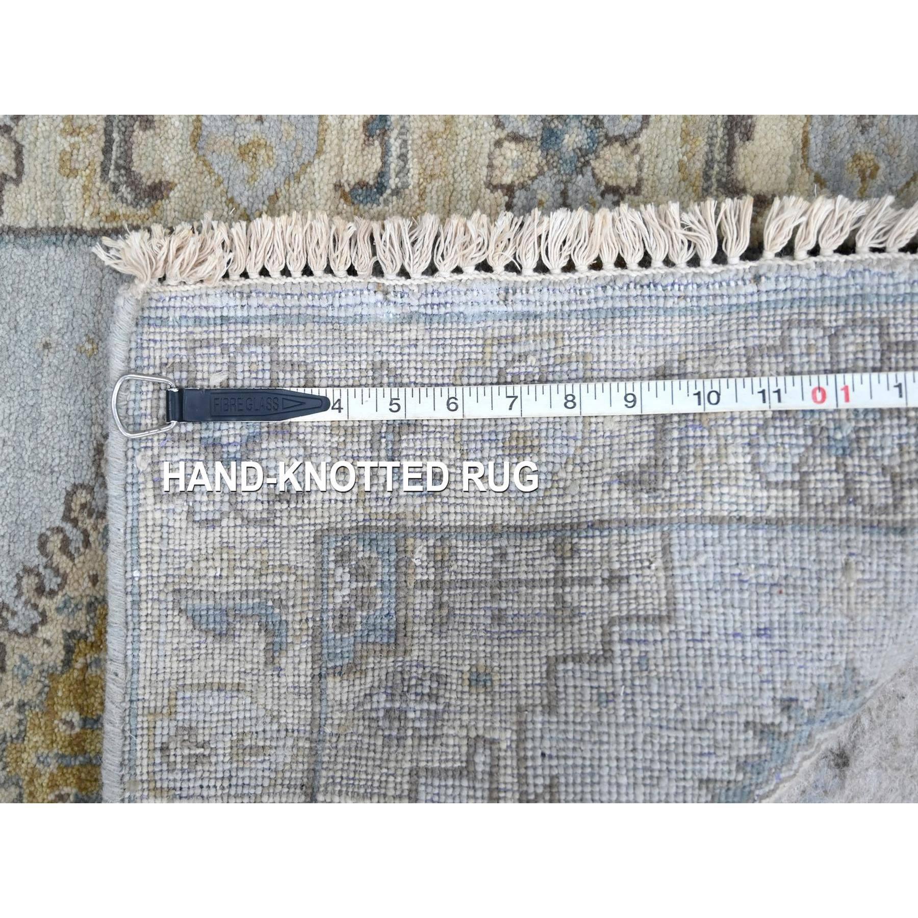 XXI secolo e contemporaneo Tappeto di lana annodato a mano 2'x3' grigio ispirato al villaggio persiano e dal design geometrico in vendita