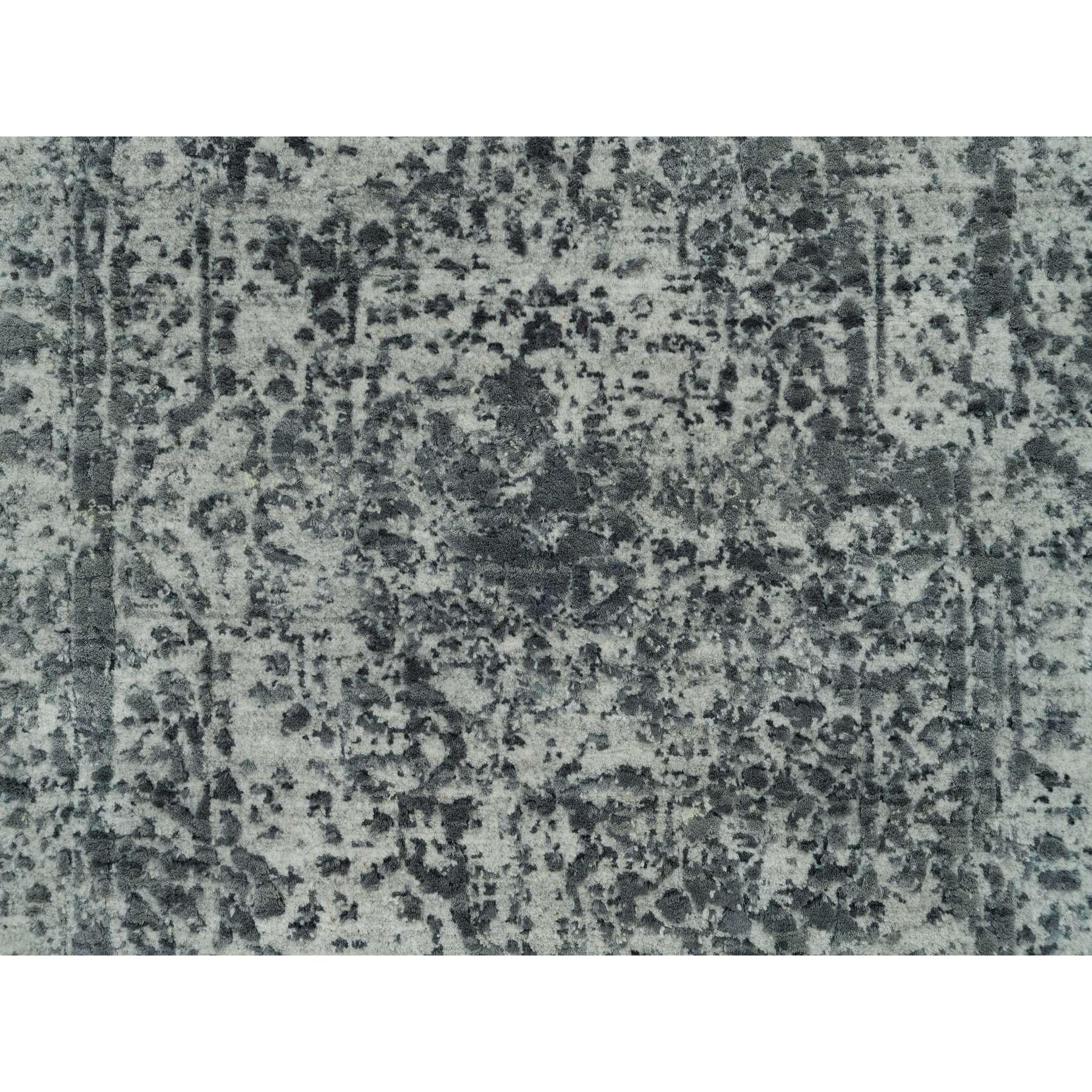 Annodato a mano Tappeto in lana e seta grigio 2'x3' Broken Zoroastrian, annodato a mano, Knots Rugs in vendita
