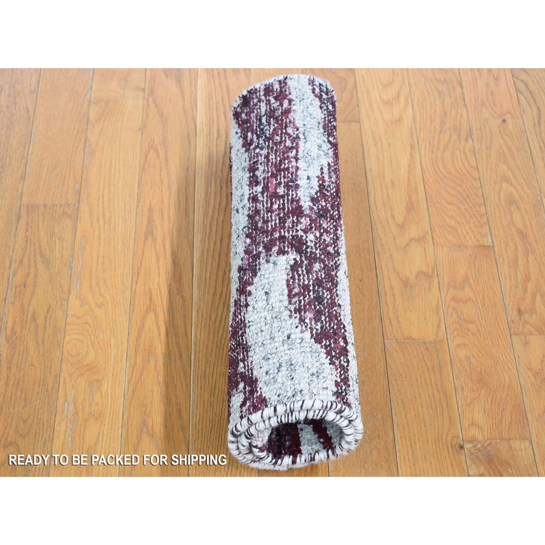 Indien 2'x3' Ivoire et rouge bourgogne Design Modern Sari tapis de soie noué �à la main en vente