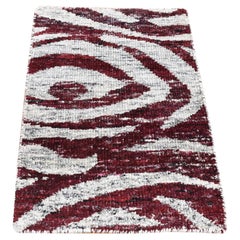 2'x3' Ivoire et rouge bourgogne Design Modern Sari tapis de soie noué à la main