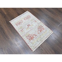2'x3' Ivory and Red Ziegler Mahal with Medallion Hand Knotted Wool Mat Rug