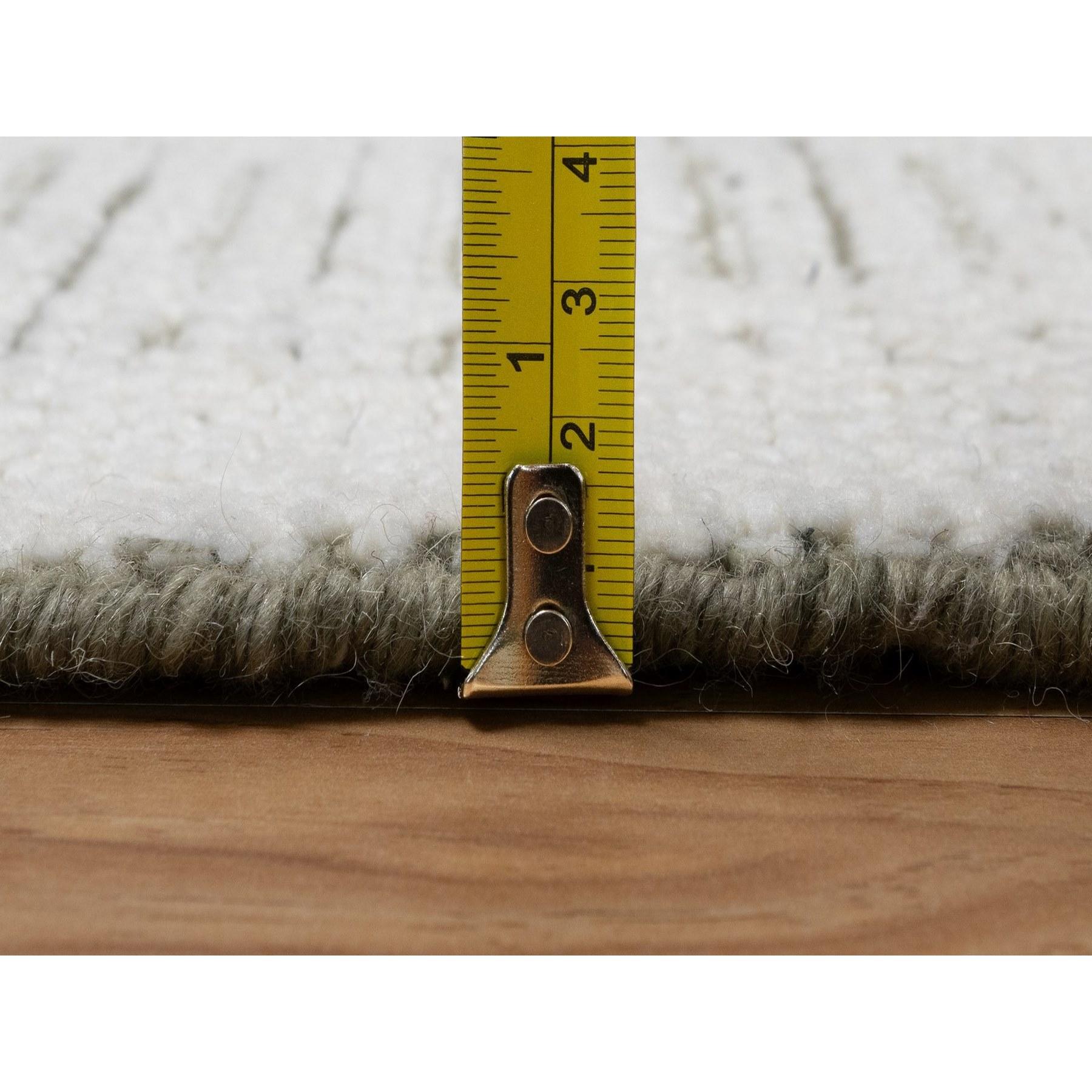 XXI secolo e contemporaneo Tappeto 2'x3' avorio non colorato in lana naturale intrecciato a mano a trama piatta con tappeto in pile in vendita