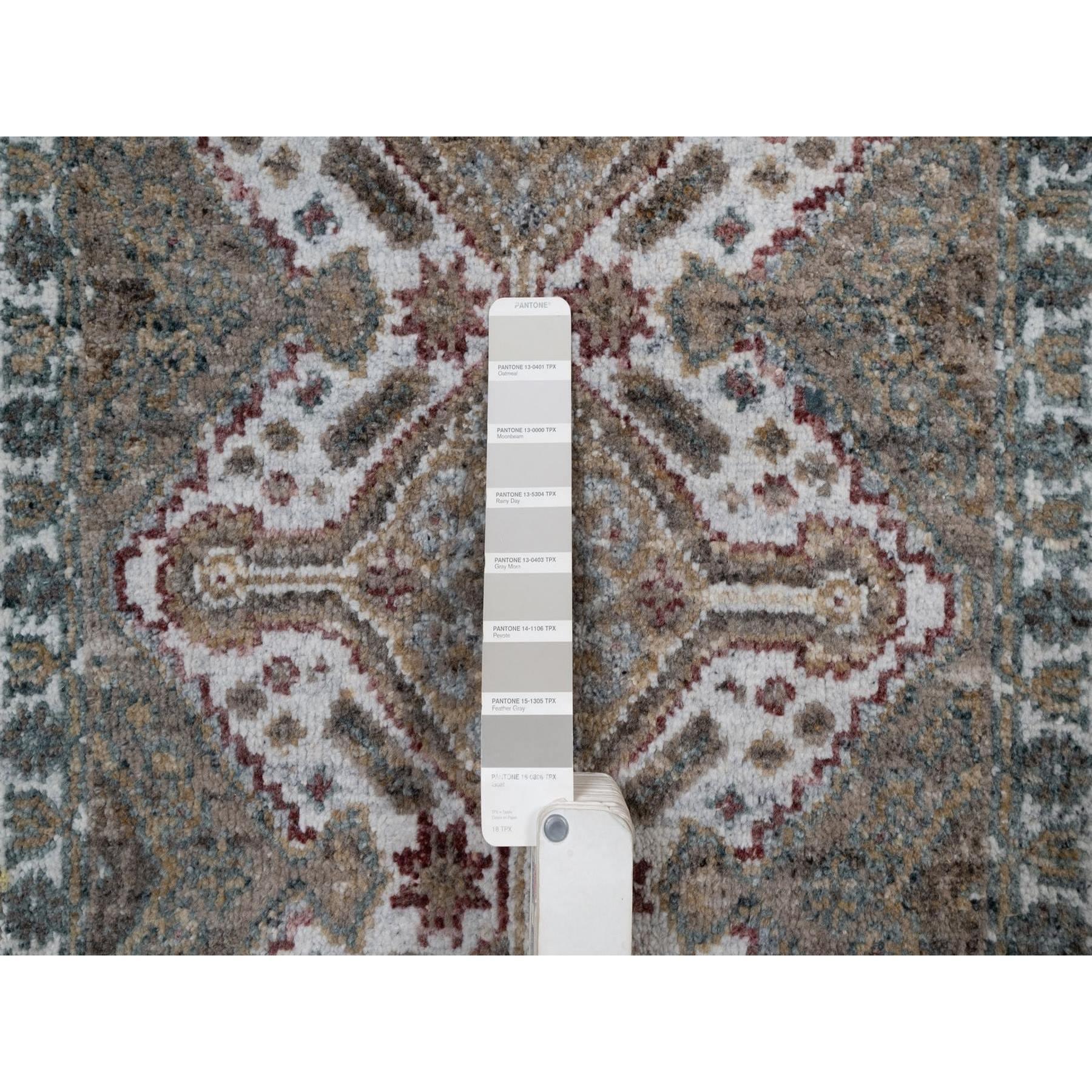 Indien 2'x3' Ivoire Unique Flower Rosettes Border Design Hand Knots Rugs Pure Wool en vente