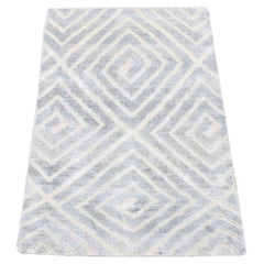 2'x3' Light Gray, Modern Design Silk with Textured Wool Hand Knotted Mat Rug