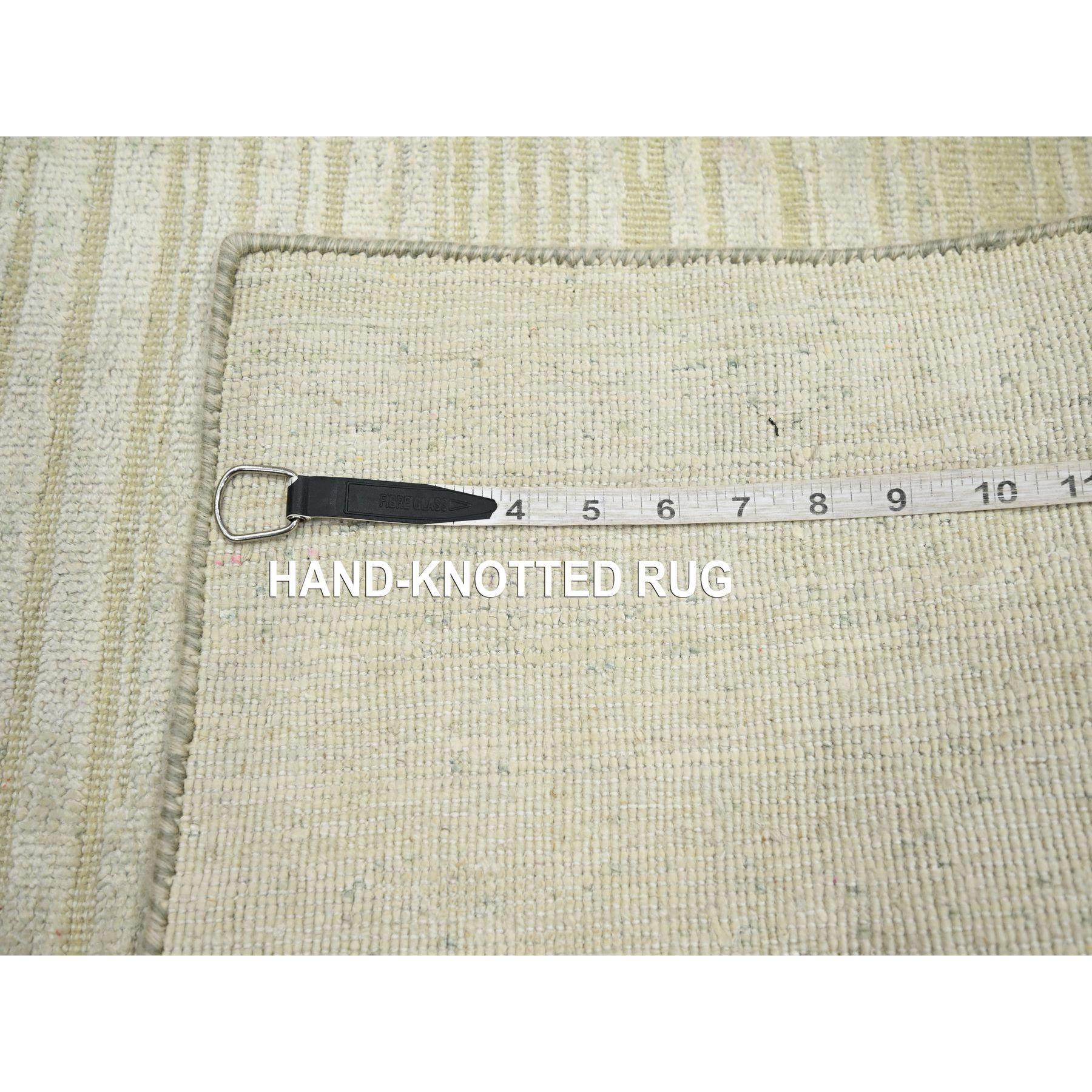 Indien 2'x3' Lin blanc Plain Line Design Silk with Oxidized Wool Tapis noué à la main en vente