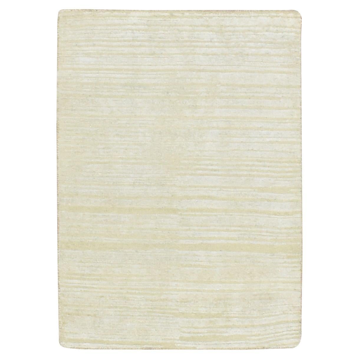 2
x3
 Lin blanc Plain Line Design Silk with Oxidized Wool Tapis noué à la main en vente