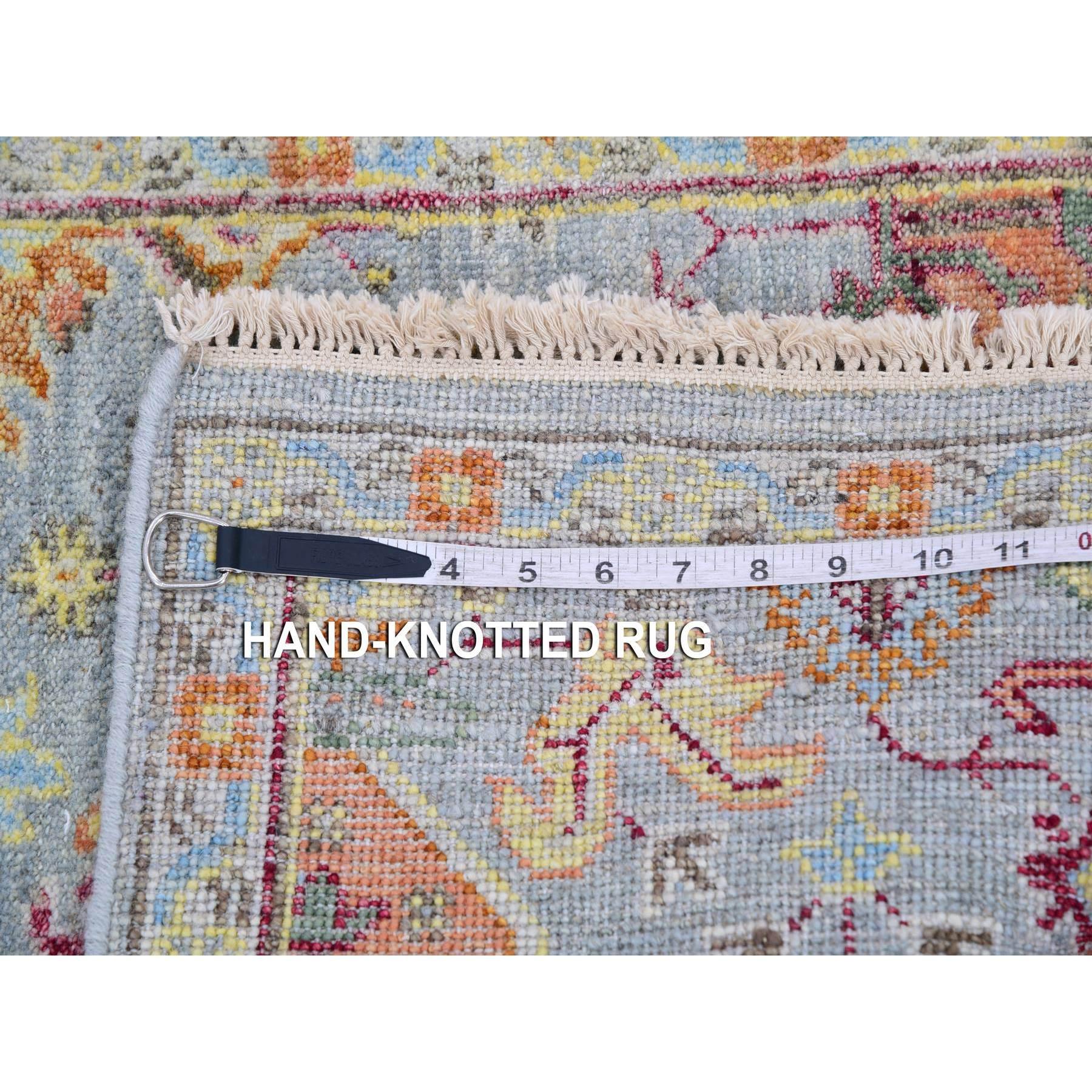 2'x3' Mirage Gray Sultanabad Reimagined 100% Wolle Hand Knotted Mat Rug (Handgeknüpft) im Angebot