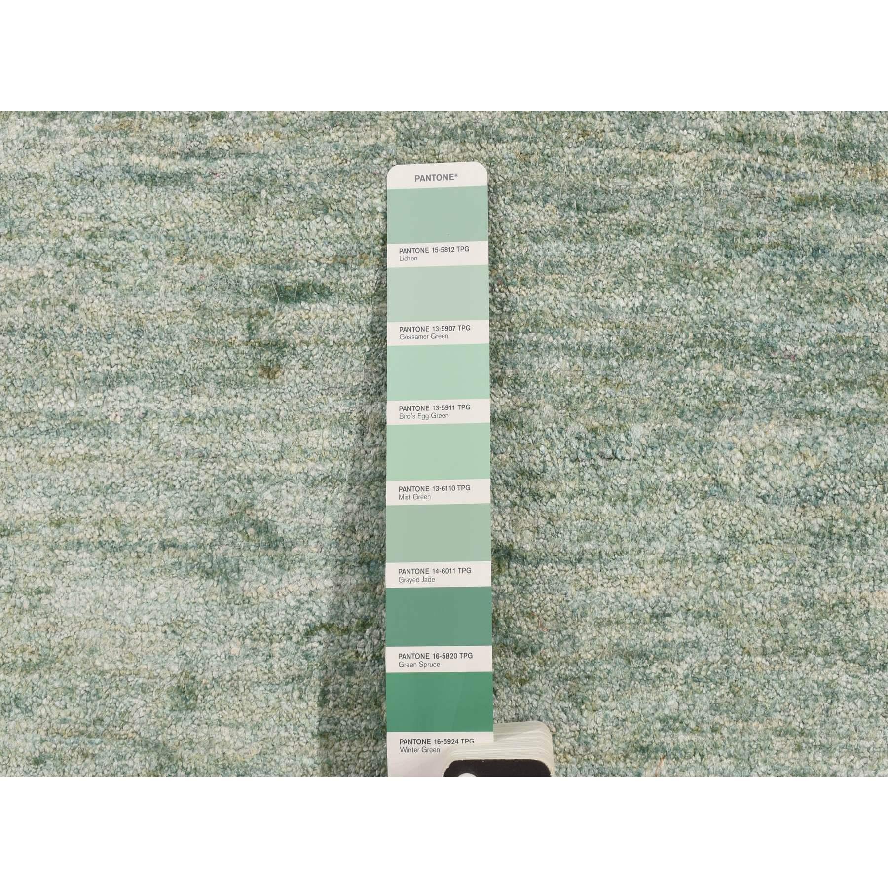 Indiano Tappeto orientale annodato a mano in pura seta Sari, 2'x3' Greene & Greene, campione di nebbia in vendita