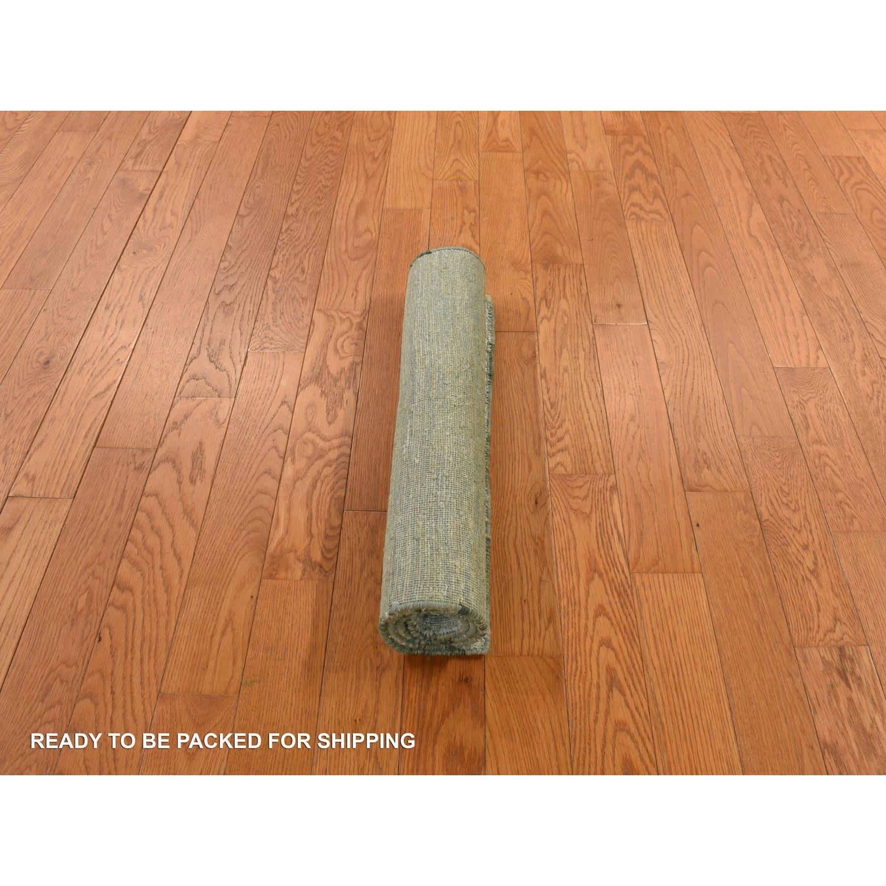 Annodato a mano Tappeto orientale annodato a mano in pura seta Sari, 2'x3' Greene & Greene, campione di nebbia in vendita