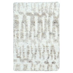 2'x3' Oyster White Minimalist Swedish Design Hand Knotted Pure Wool Mat Rug