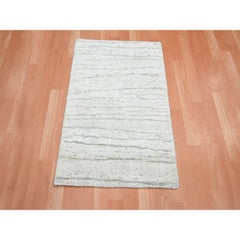 2'x3' Pearl White Modern Wavy Design Hand Knotted Pure Silk Sample Rug